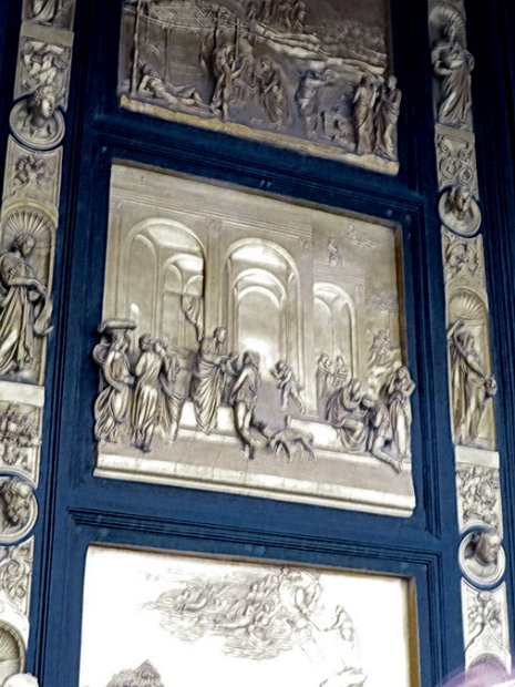 012-particolarie della porta del Battistero